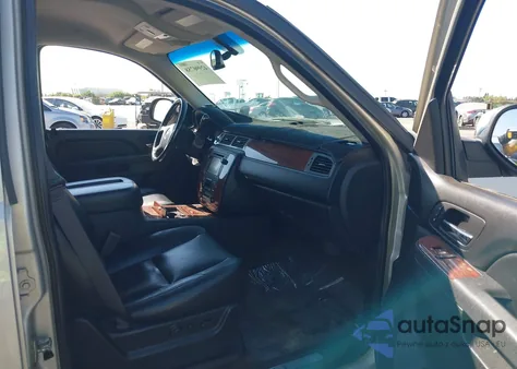 2013 Chevrolet Suburban 1500 Ltz z USA, uszkodzony, nr VIN 1GNSKKE71DR163673